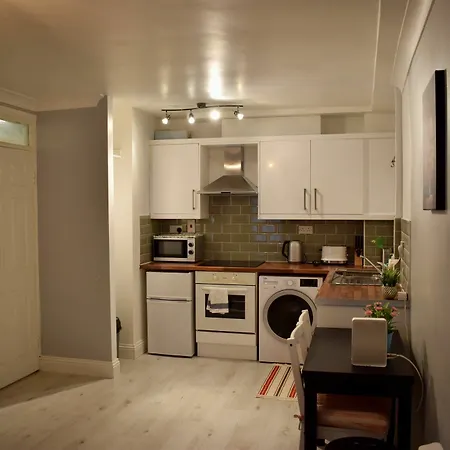 Modern One Bedroom Flat In