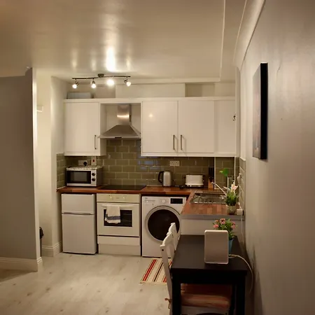 Modern One Bedroom Flat In